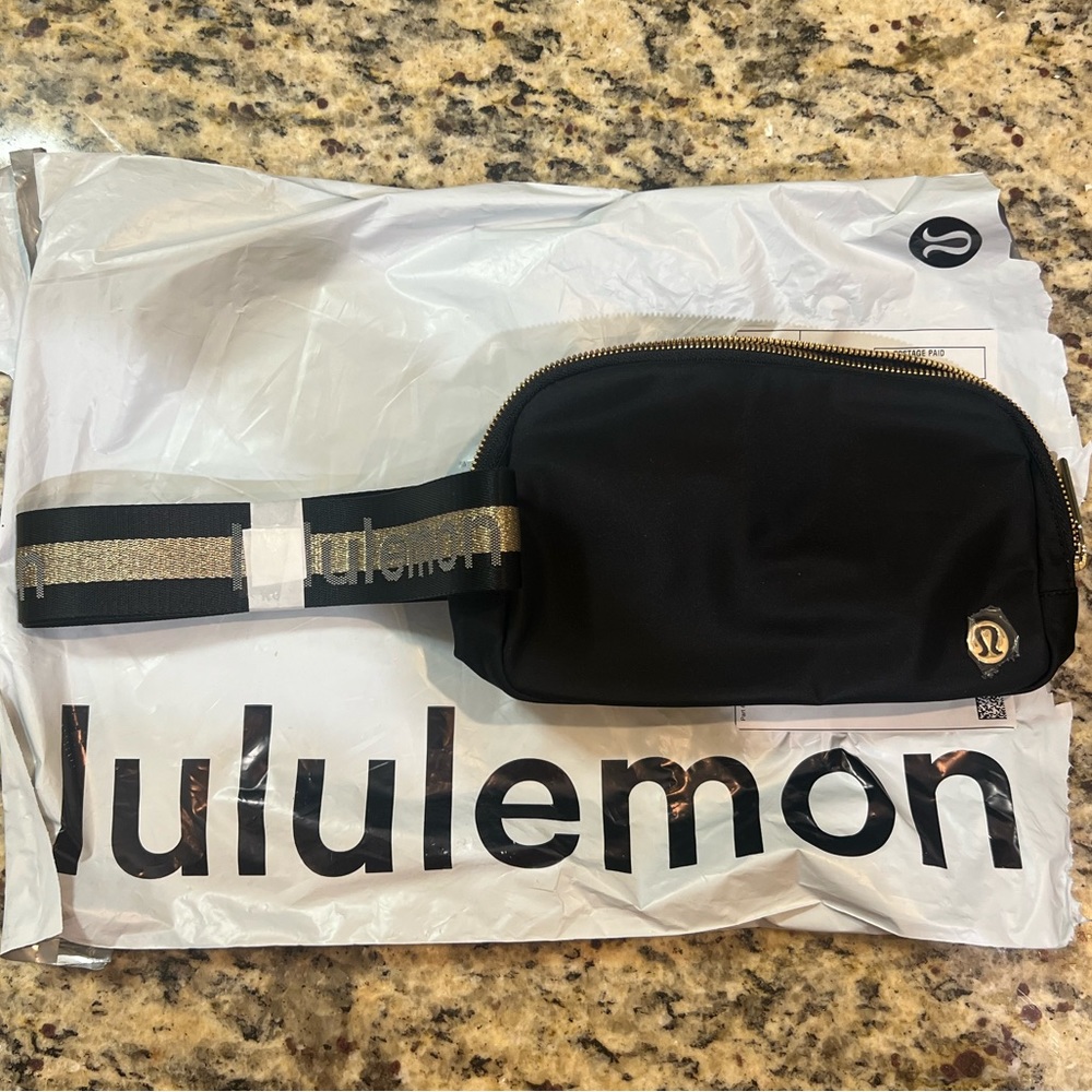 Lululemon Everywhere Belt Bag